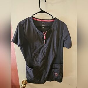 Medium Charcoal Serenity Koi Lite Scrub Top in Good Condition
